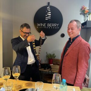 ПРИМОПРЕДАВАЊЕ НА ПРЕТСЕДАТЕЛСКАТА ИНСИГНИА